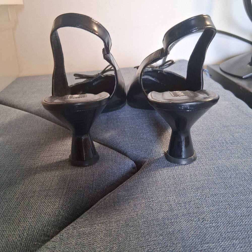 Via Spiga Black Patent Bow Slingback Heels 8M - Picture 5 of 5